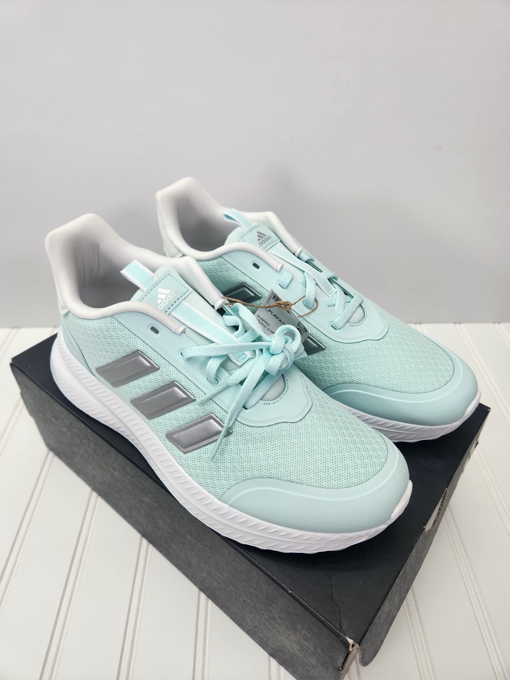 adidas Big Kids Mint Green Sneakers with Silver Stripe Size 6